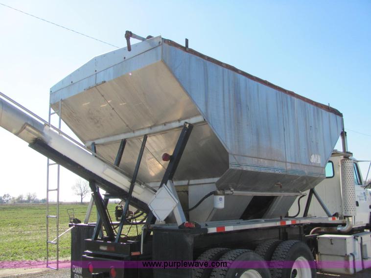 image for item C2964 1992 Ford L9000 fertilizer tender truck