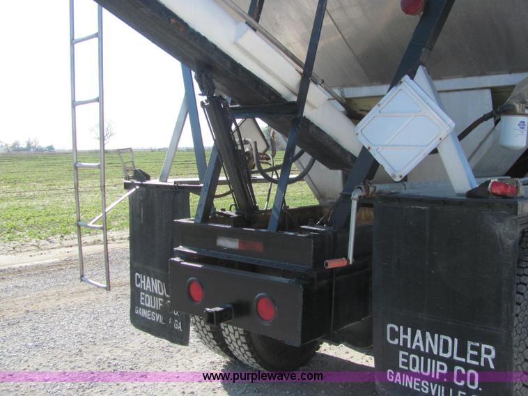 image for item C2964 1992 Ford L9000 fertilizer tender truck