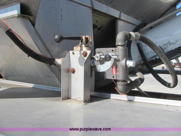 image for item C2964 1992 Ford L9000 fertilizer tender truck