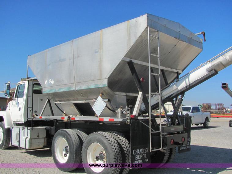 image for item C2964 1992 Ford L9000 fertilizer tender truck