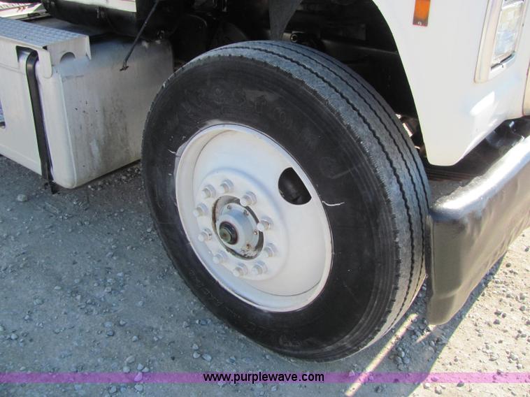 image for item C2964 1992 Ford L9000 fertilizer tender truck