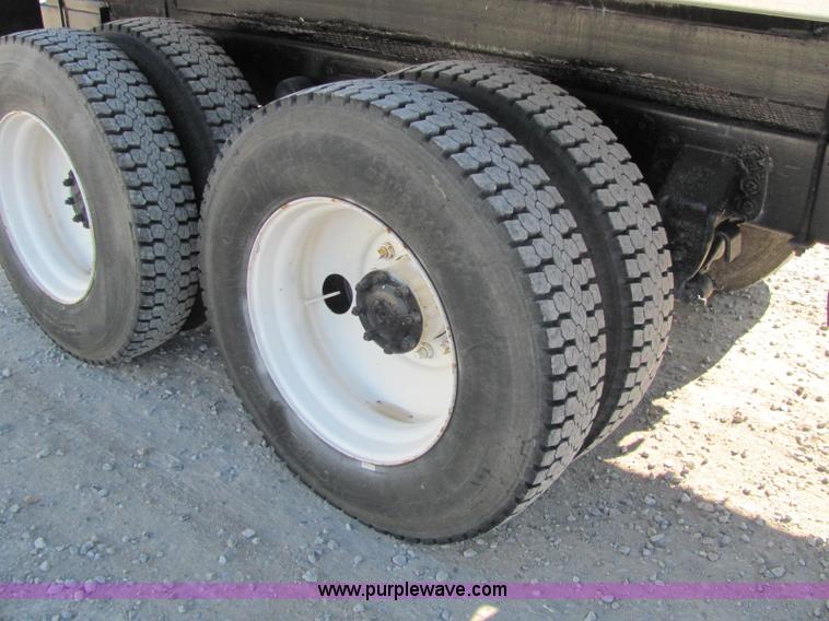 image for item C2964 1992 Ford L9000 fertilizer tender truck