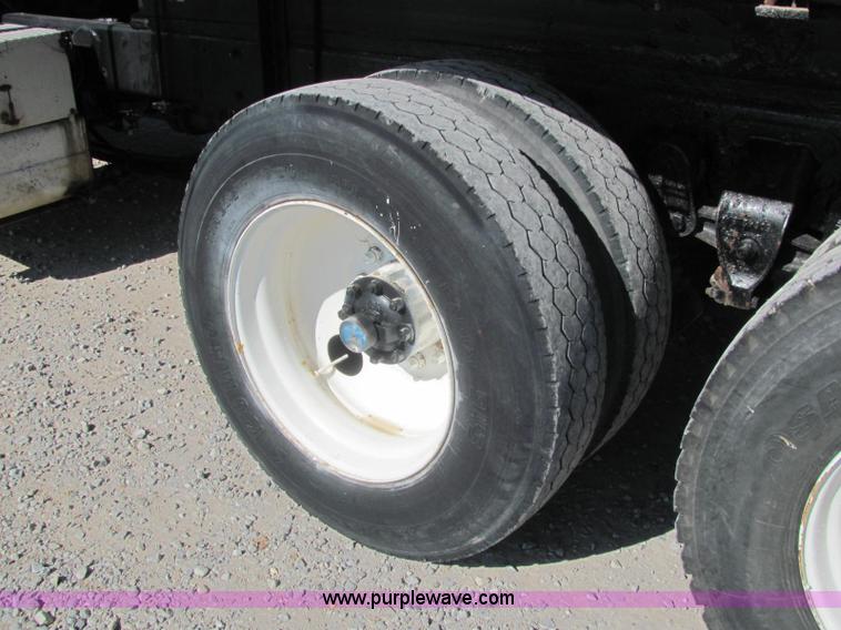 image for item C2964 1992 Ford L9000 fertilizer tender truck