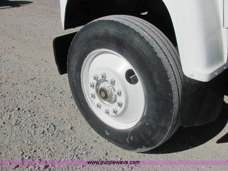 image for item C2964 1992 Ford L9000 fertilizer tender truck