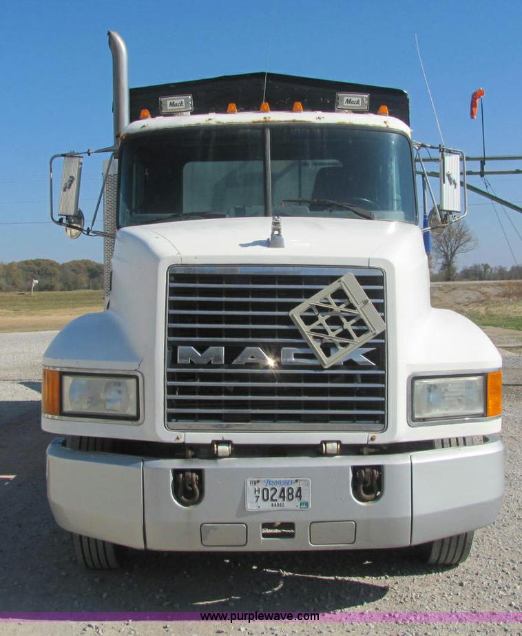 image for item C2965 1995 Mack CH613 fertilizer tender truck