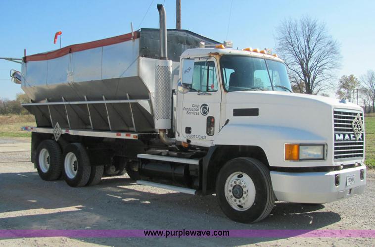 image for item C2965 1995 Mack CH613 fertilizer tender truck