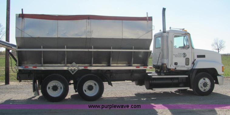 image for item C2965 1995 Mack CH613 fertilizer tender truck