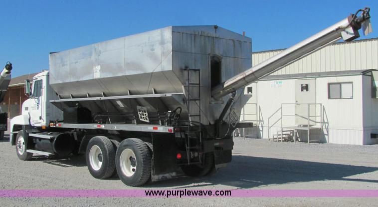 image for item C2965 1995 Mack CH613 fertilizer tender truck