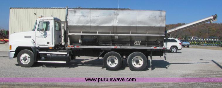 image for item C2965 1995 Mack CH613 fertilizer tender truck