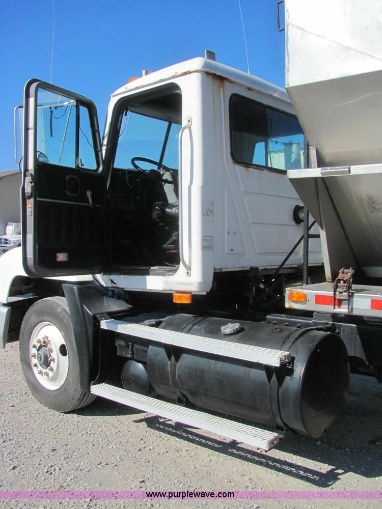 image for item C2965 1995 Mack CH613 fertilizer tender truck