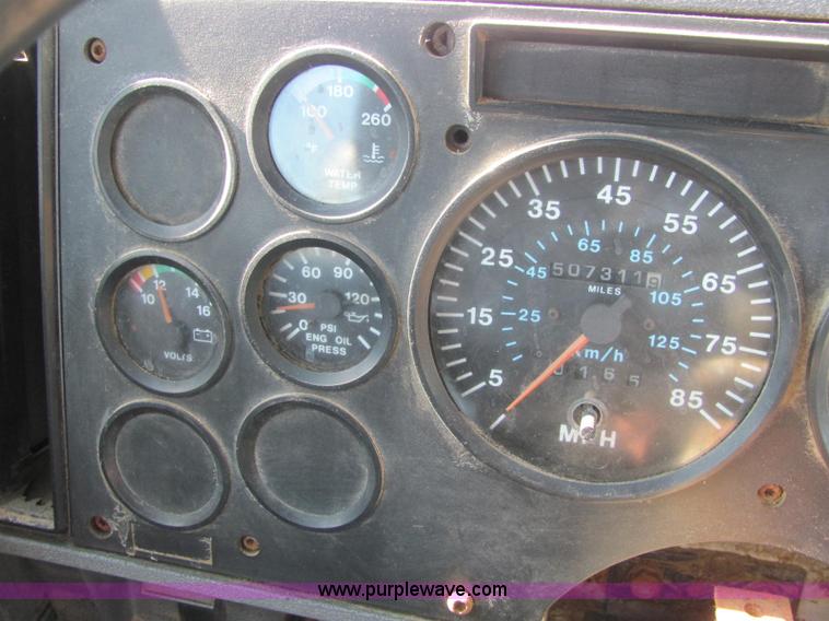 image for item C2965 1995 Mack CH613 fertilizer tender truck