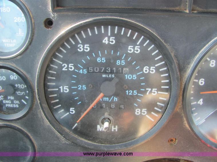 image for item C2965 1995 Mack CH613 fertilizer tender truck