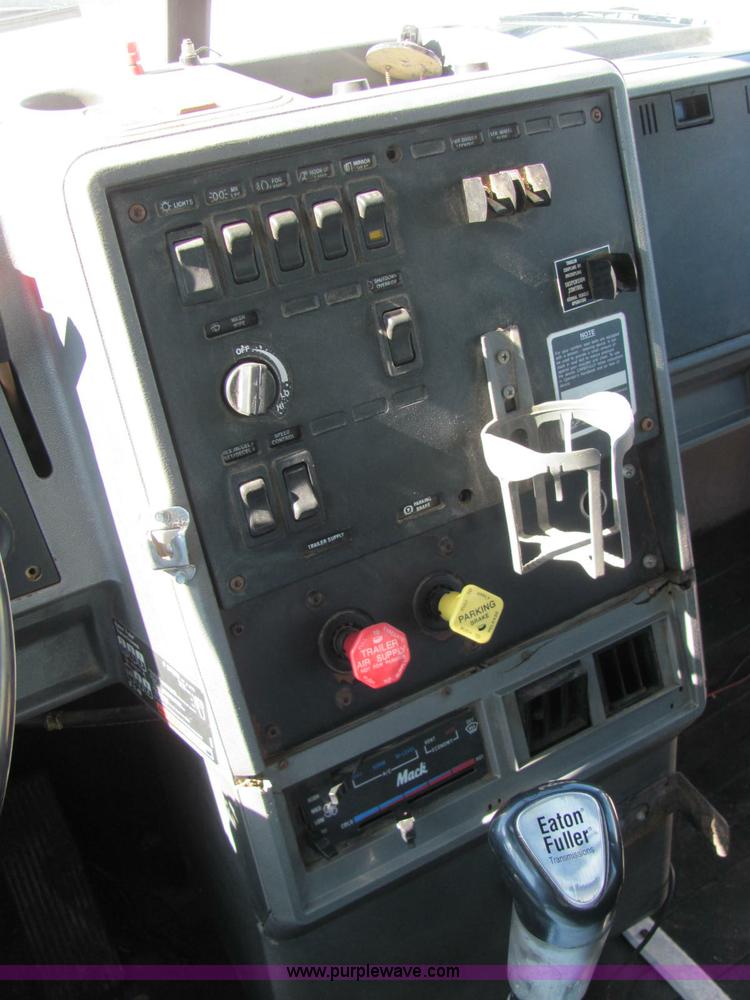 image for item C2965 1995 Mack CH613 fertilizer tender truck