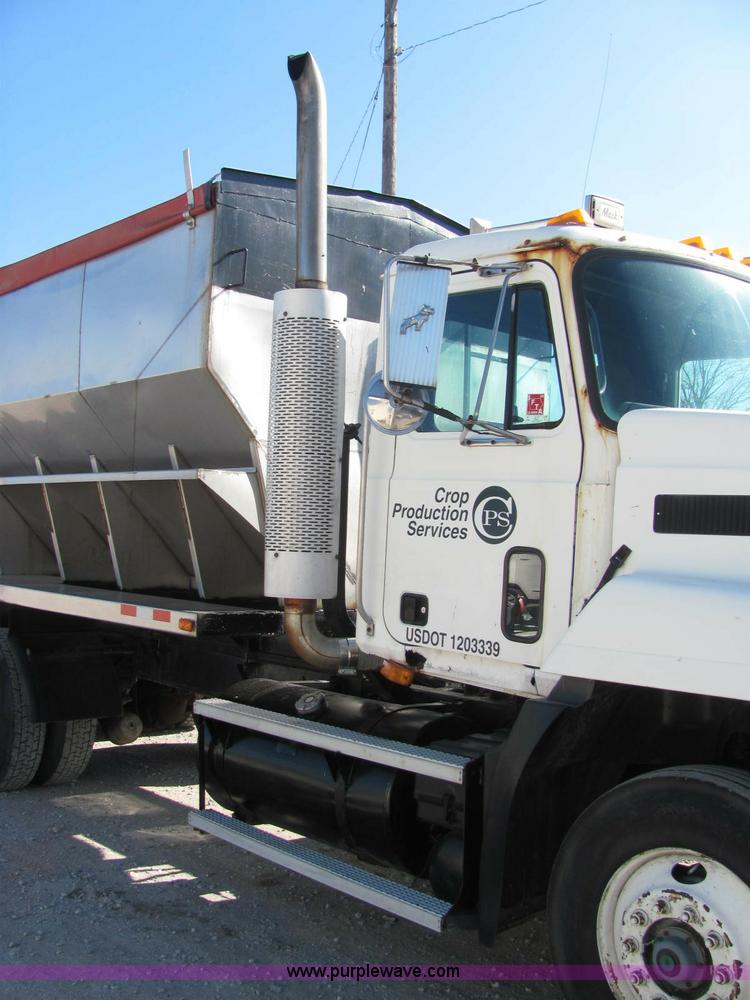 image for item C2965 1995 Mack CH613 fertilizer tender truck