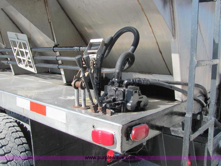 image for item C2965 1995 Mack CH613 fertilizer tender truck