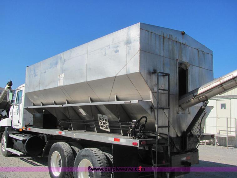 image for item C2965 1995 Mack CH613 fertilizer tender truck