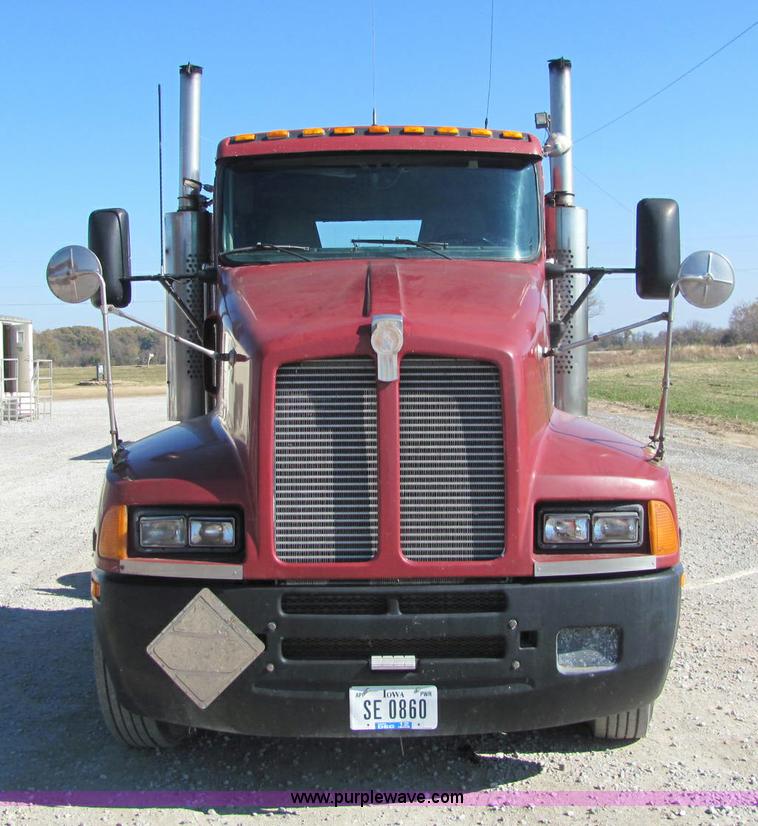 image for item C2966 1992 Kenworth semi truck