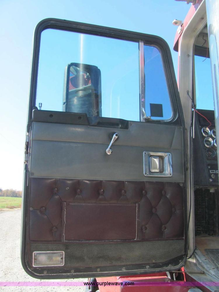 image for item C2966 1992 Kenworth semi truck