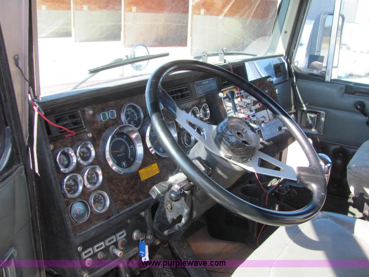 image for item C2966 1992 Kenworth semi truck