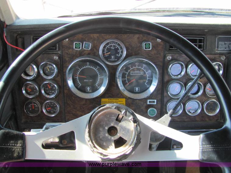 image for item C2966 1992 Kenworth semi truck