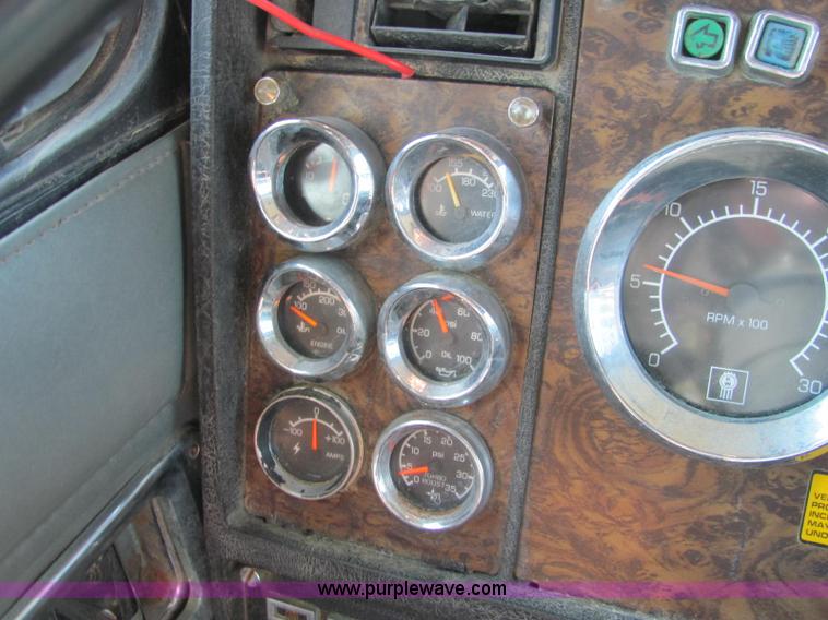 image for item C2966 1992 Kenworth semi truck