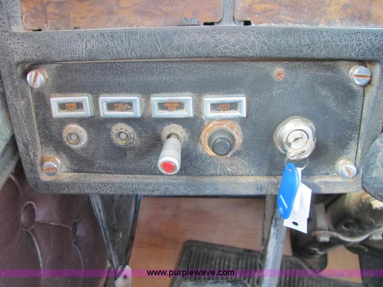 image for item C2966 1992 Kenworth semi truck