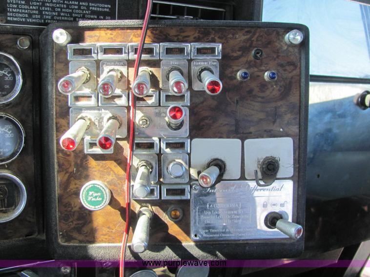 image for item C2966 1992 Kenworth semi truck