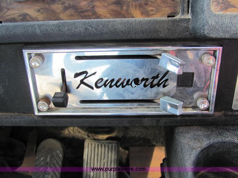 image for item C2966 1992 Kenworth semi truck