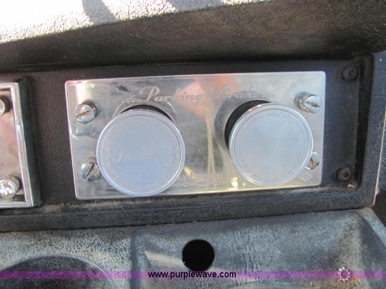 image for item C2966 1992 Kenworth semi truck