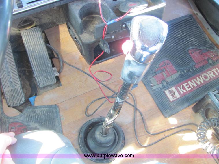 image for item C2966 1992 Kenworth semi truck