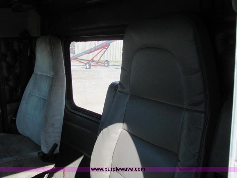 image for item C2966 1992 Kenworth semi truck