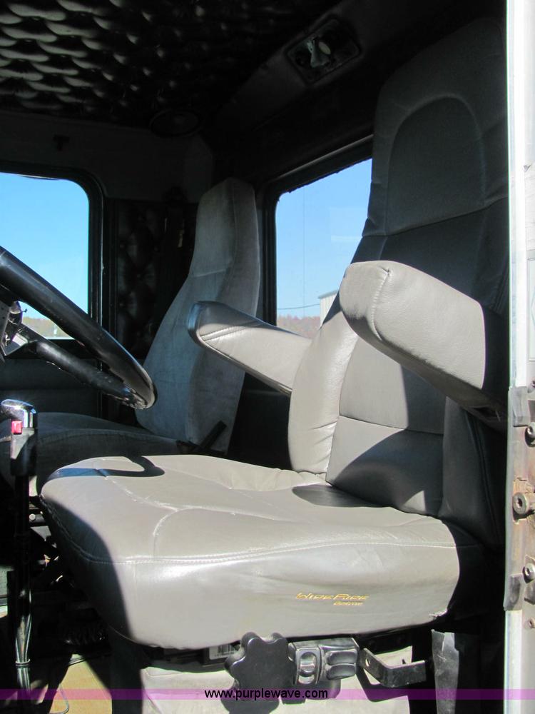 image for item C2966 1992 Kenworth semi truck