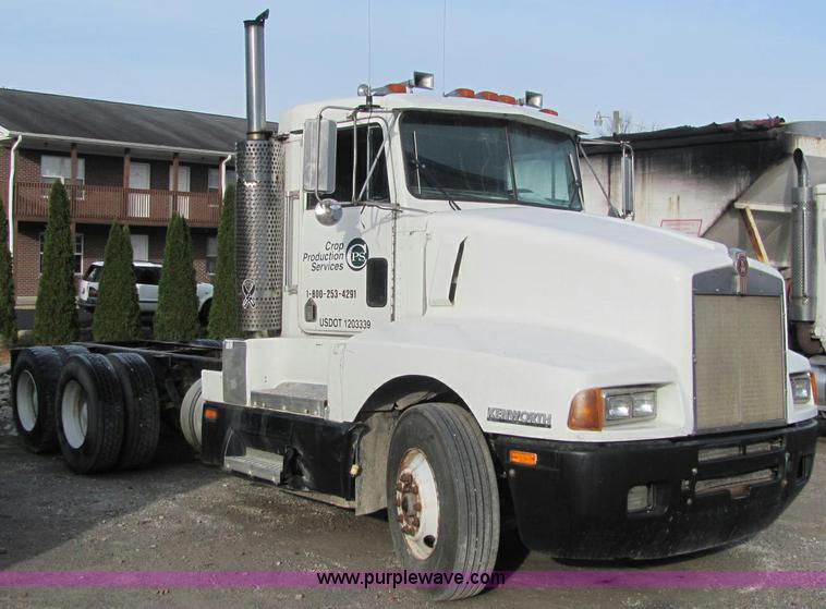image for item C2967 1989 Kenworth T600 semi truck