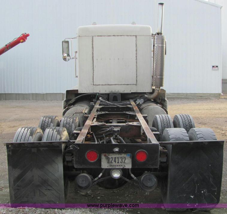 image for item C2967 1989 Kenworth T600 semi truck