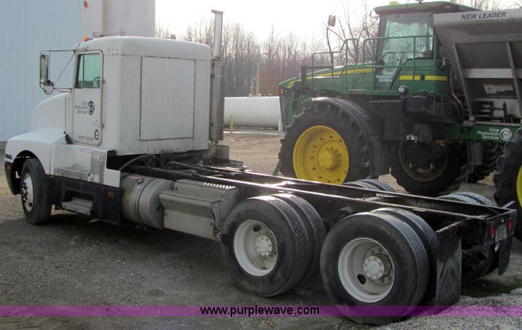 image for item C2967 1989 Kenworth T600 semi truck