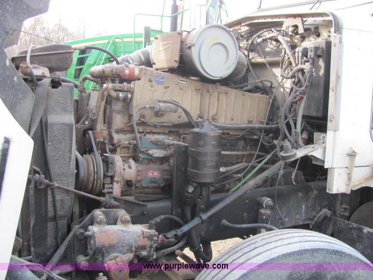 image for item C2967 1989 Kenworth T600 semi truck