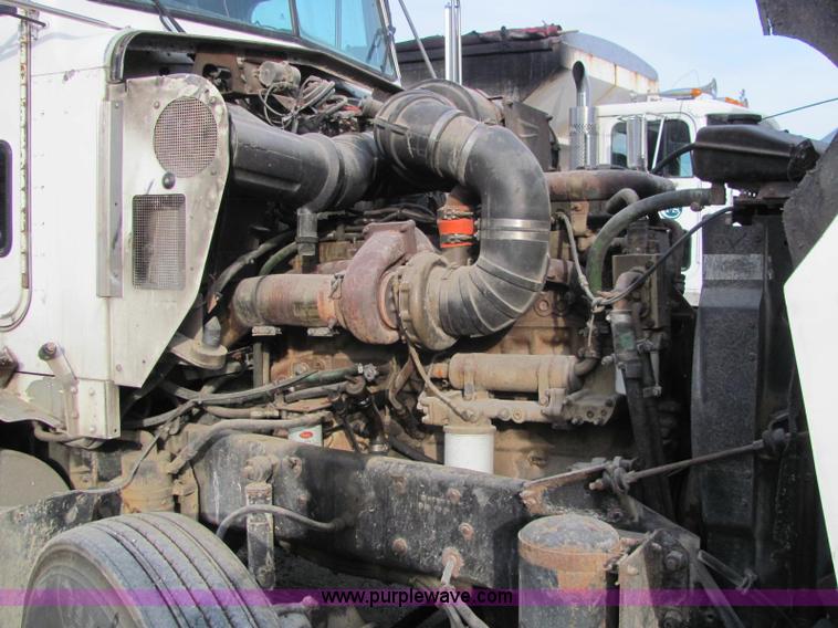 image for item C2967 1989 Kenworth T600 semi truck