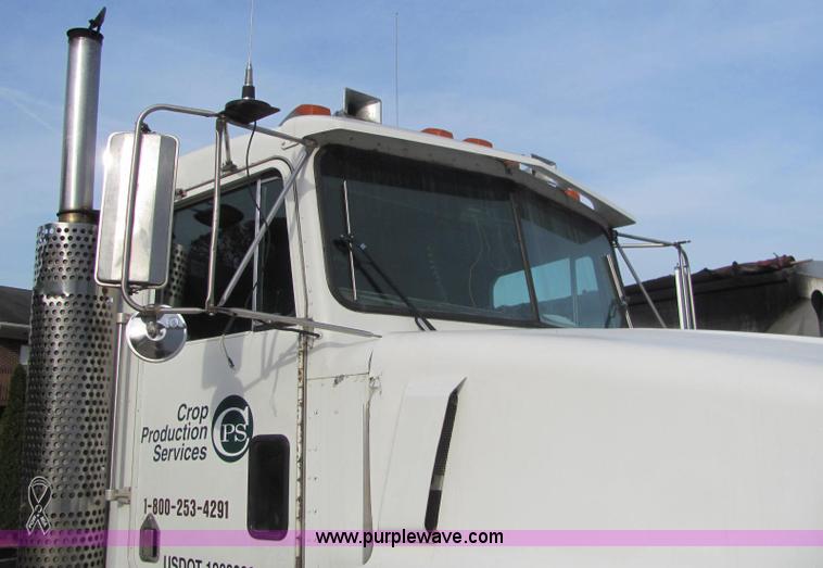 image for item C2967 1989 Kenworth T600 semi truck