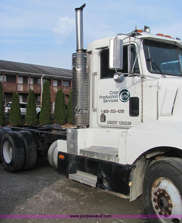 image for item C2967 1989 Kenworth T600 semi truck