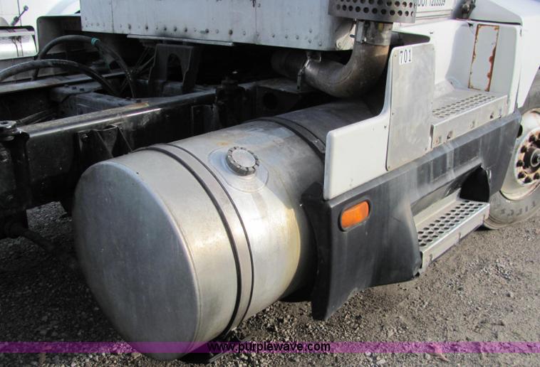 image for item C2967 1989 Kenworth T600 semi truck