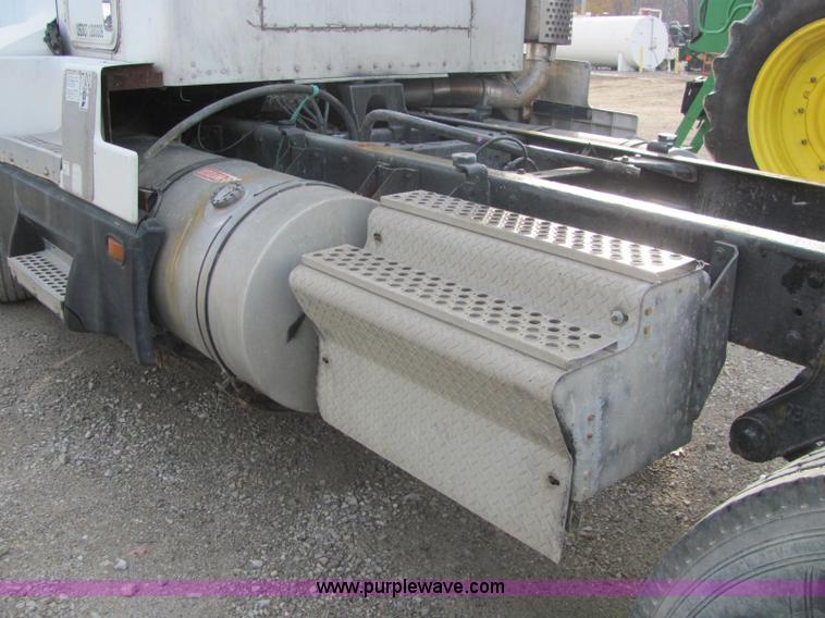 image for item C2967 1989 Kenworth T600 semi truck