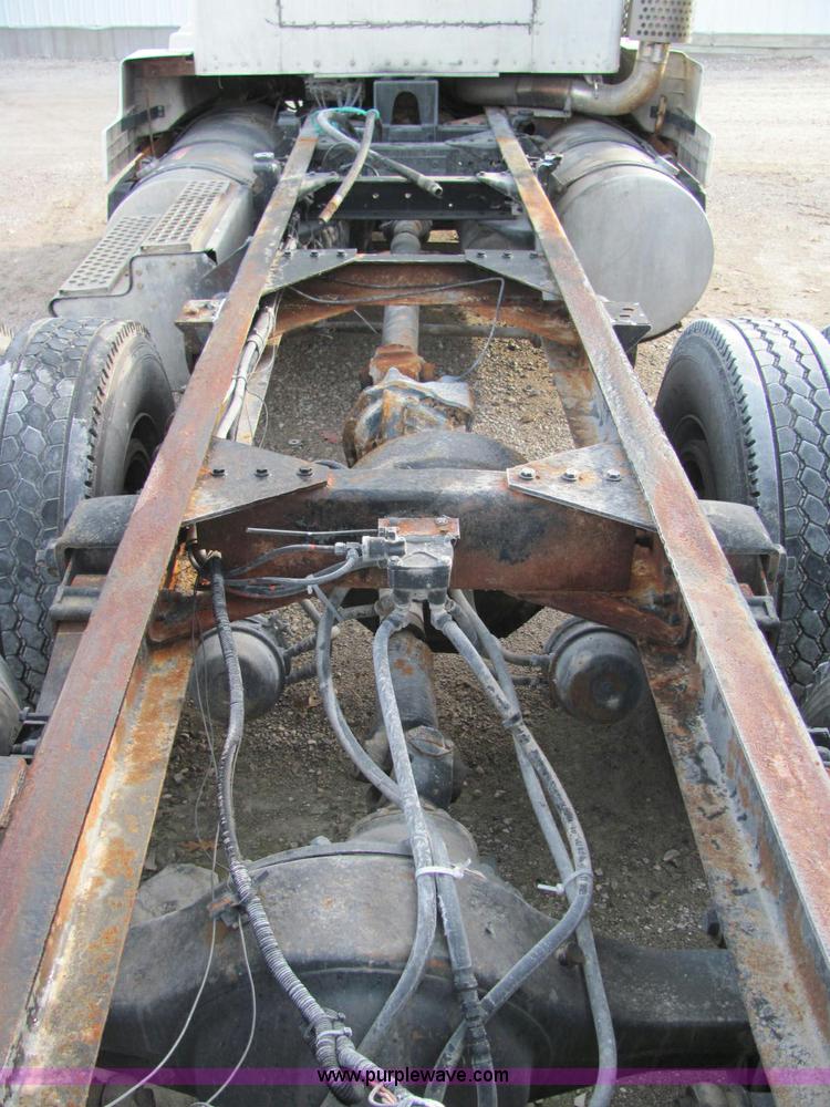 image for item C2967 1989 Kenworth T600 semi truck