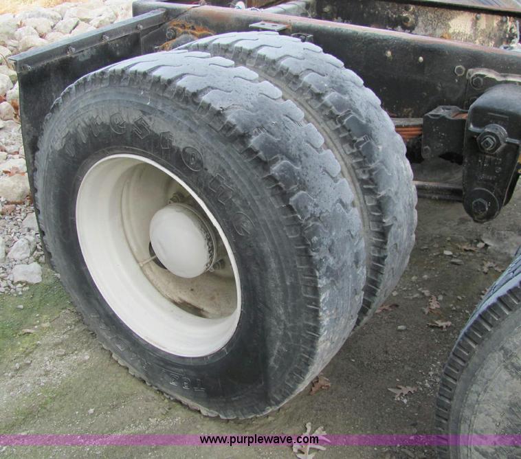 image for item C2967 1989 Kenworth T600 semi truck