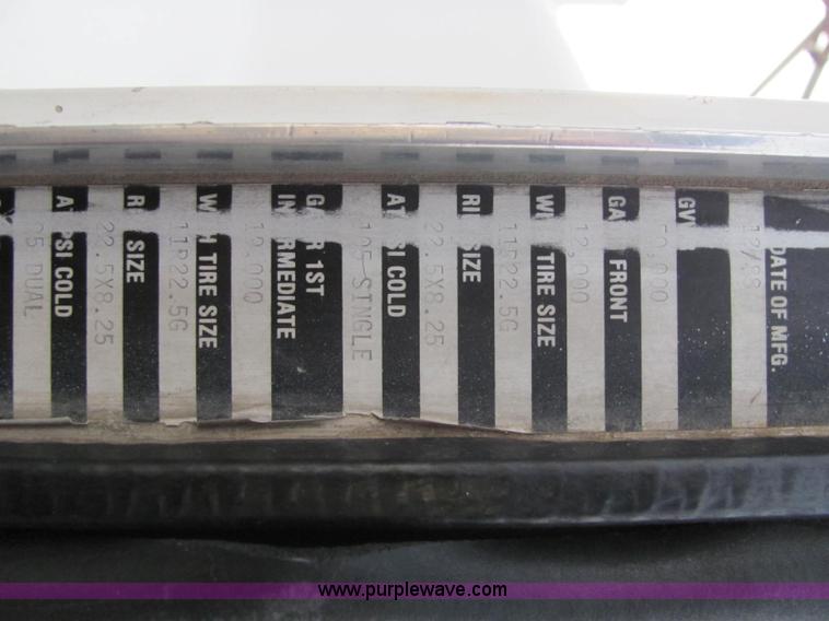 image for item C2967 1989 Kenworth T600 semi truck