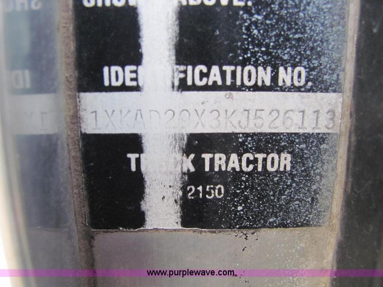 image for item C2967 1989 Kenworth T600 semi truck