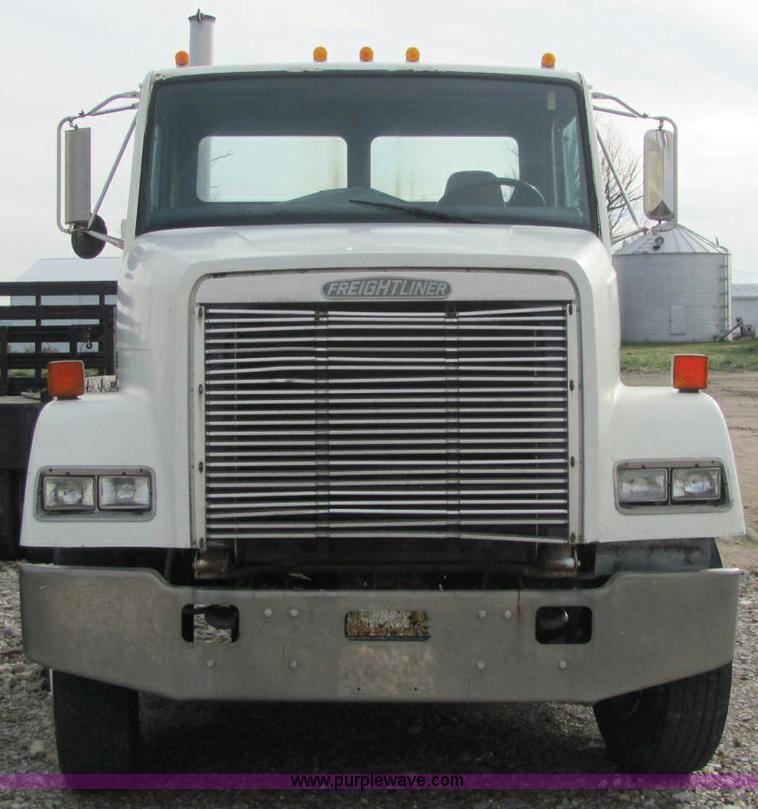 image for item C2973 1987 Freightliner FLC112 cab and chassis
