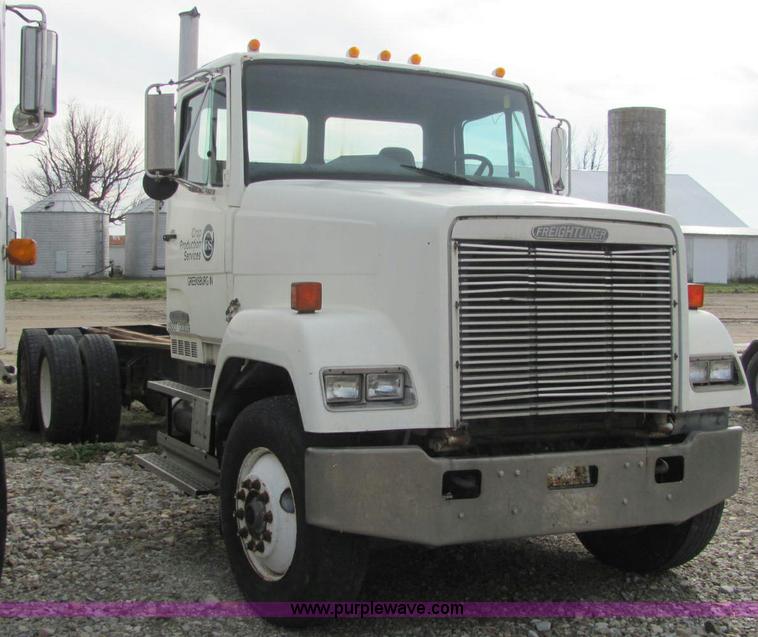 image for item C2973 1987 Freightliner FLC112 cab and chassis