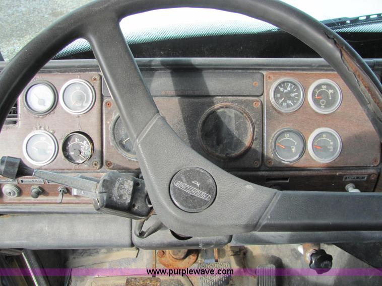 image for item C2973 1987 Freightliner FLC112 cab and chassis