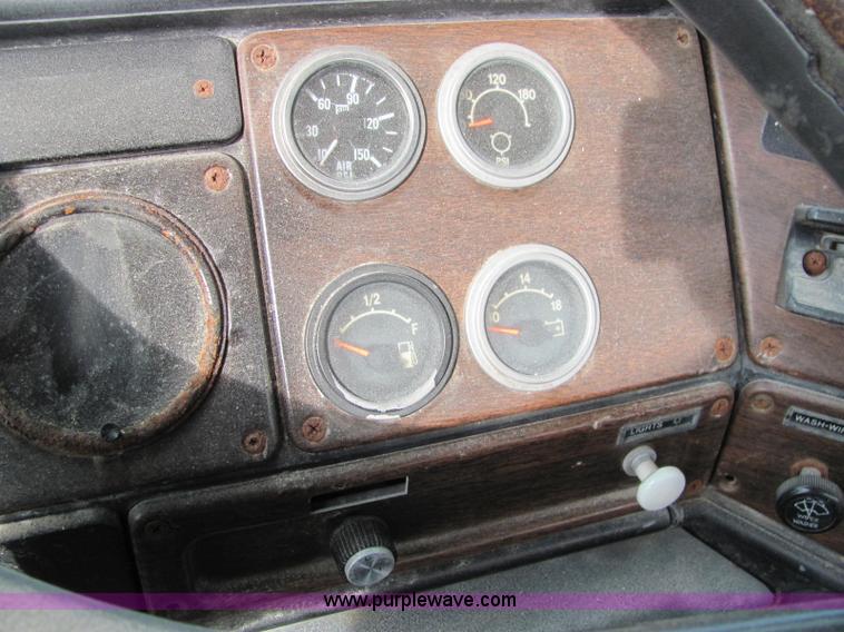 image for item C2973 1987 Freightliner FLC112 cab and chassis