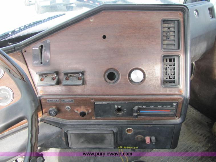 image for item C2973 1987 Freightliner FLC112 cab and chassis